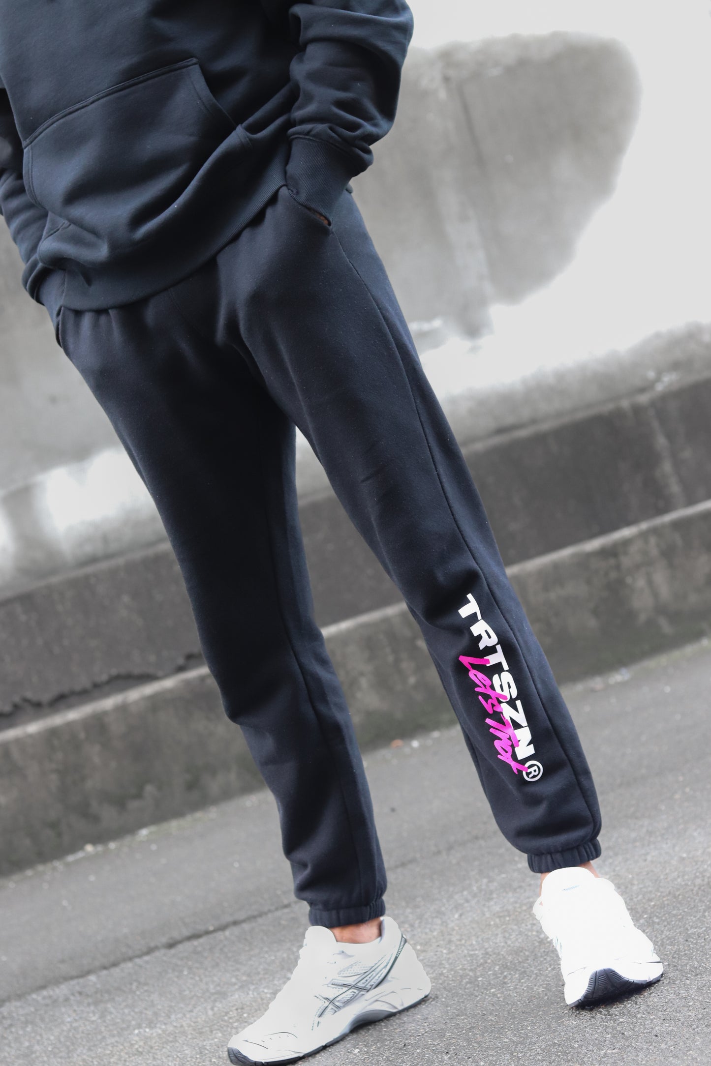 TRTSZN Trackpants (Black/Pink)